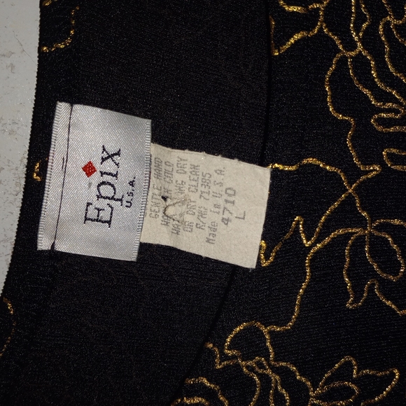 METALLIC ROSES - Picture 3 of 3